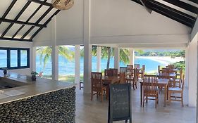 Balong Balong Surf Bungalows & Restaurant